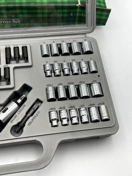 51 Piece Rachet Screwdriver Set 855004 w/ Holiday Packaging